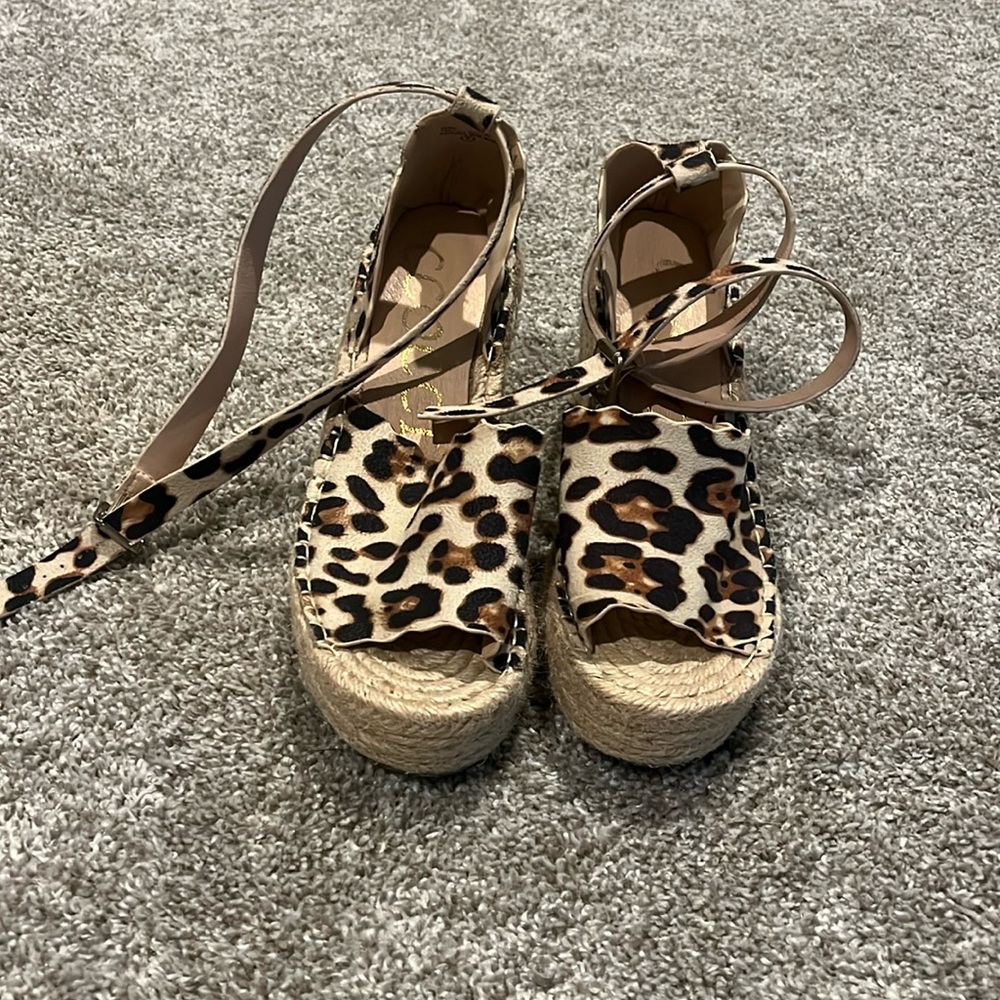 Cute boutique cheetah espadrille wedges with a wrap around ankle strap, size 7